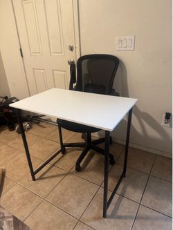 Selling desk & office chair both