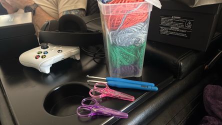 Crochet Craft Kit Yarn Hooks Scissors