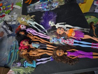 Monster High Dolls with Missing Limbs 