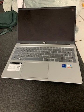 TOUCH SCREEN LAPTOP. HP 15.6"  (2024)