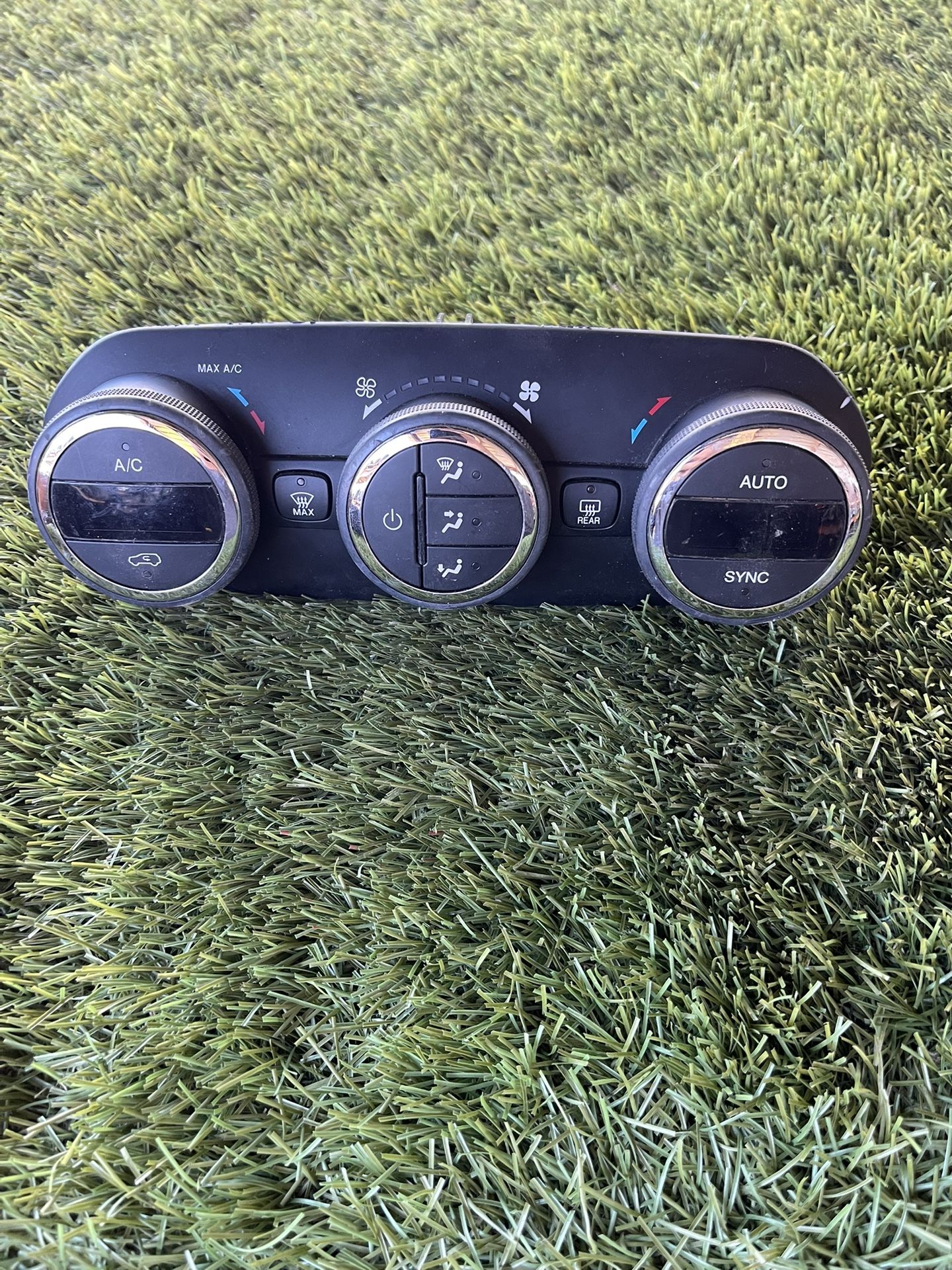 2017 Jeep Renegade AC controls Parts