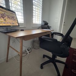 Beautiful Bran new Etta Office Desk 