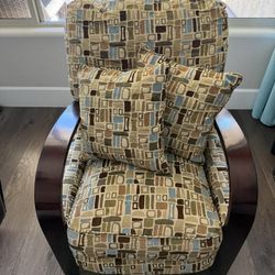 Modern Accent Chair with Wooden Arms – Great Condition