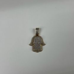 10K YELLOW GOLD  PENDANT WITH DIAMONDS