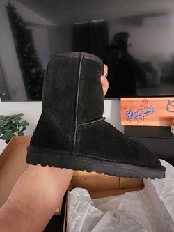 Brand New UGGS SIZE 7