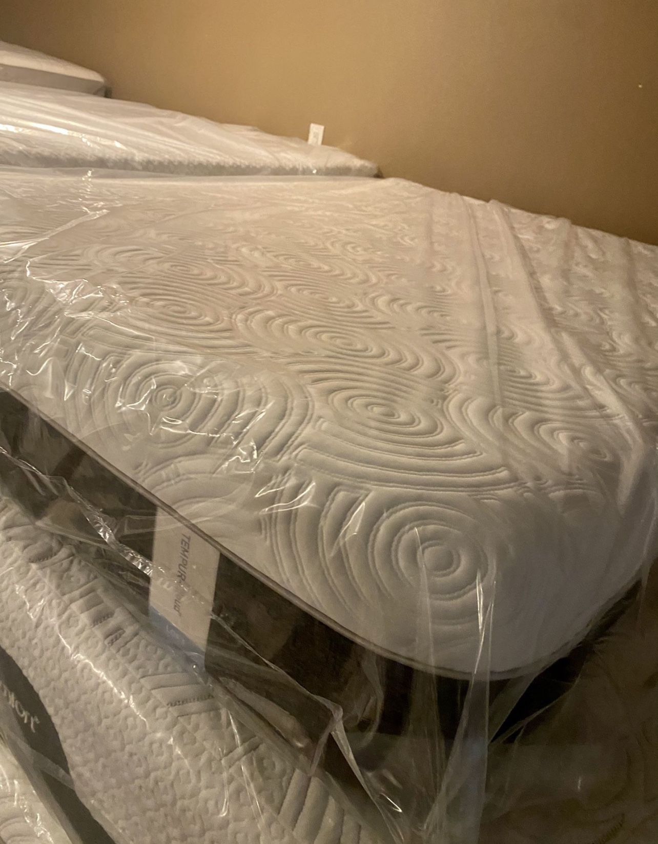 New King Size Tempurpedic Mattress for Sale in Lynwood, CA OfferUp
