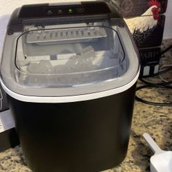 Brand new icemaker never been used good quality $50 brand new never been used open or nothing brand