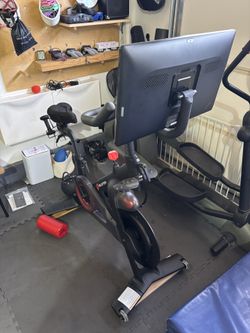 Peleton With Swivel Screen