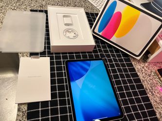 Brand New Apple iPad A16 Silver 128gb wi-fi - complete with box and charger -