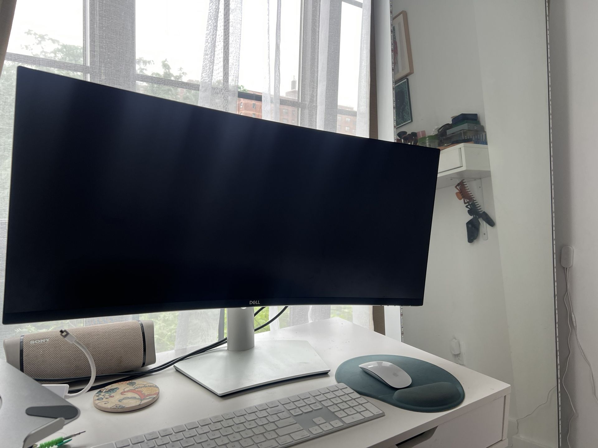 34” curved monitor