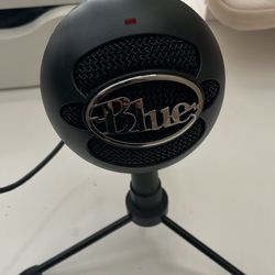 Blue yeti snowball microphone 