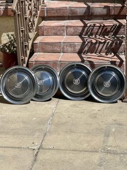 CADILLAC /MERCEDES HUB CAPS !