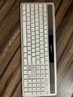 Logitech Keyboard K750