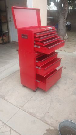 CRAFTSMAN TOOL BOX EVERYTHING WORKS FINE ROLLS NICELY ON WHEELS