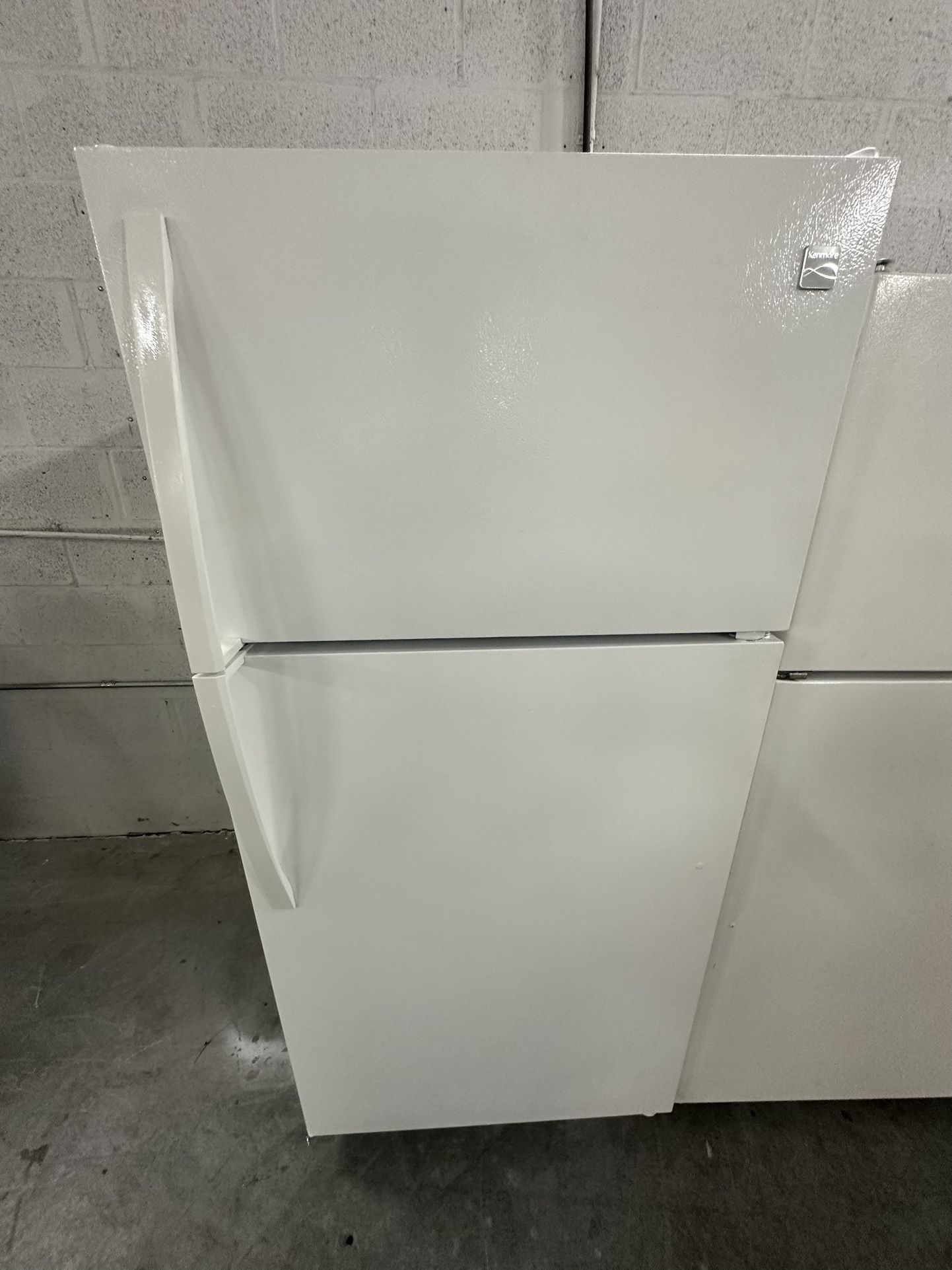 Kenmore Refrigerator “28  Like New 