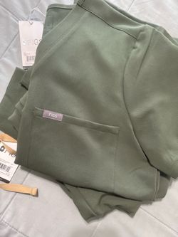 FIGS scrub set, Size Medium, Moss color