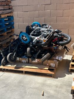 Pallet of broken/for parts scooters bike and wheel chair 550$ each