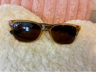 Chic men’s Ray Ban’s sunglasses