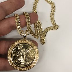 Saint Michael pendant and Cuban necklace 14k gold plated (stamped) very good quality ‼️