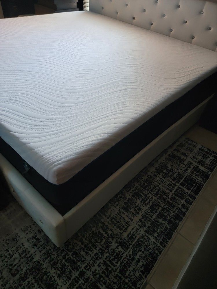 King Storage Bed With 4 Drawers
