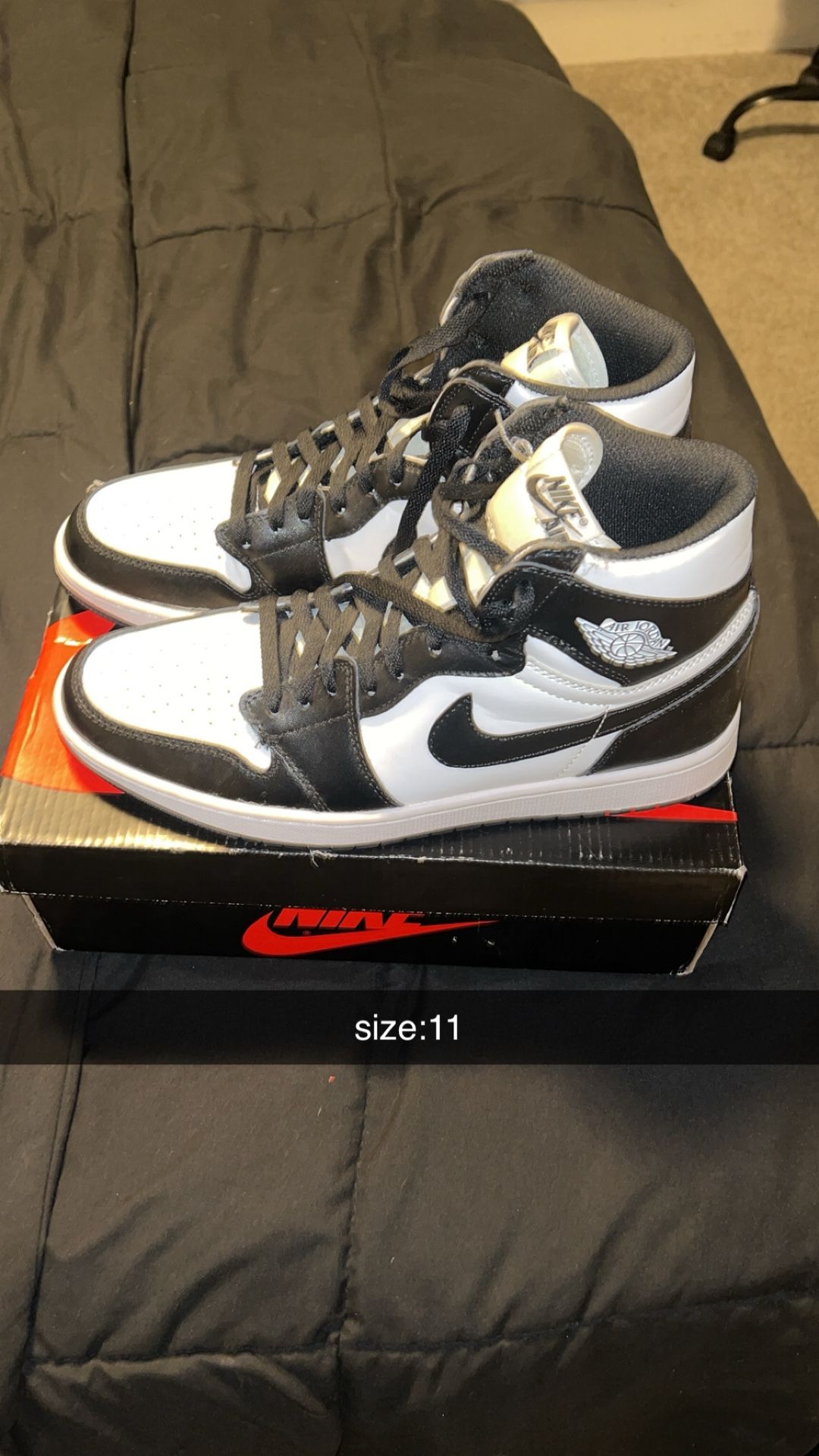 Air Jordan 1 Retro High OG Black & White