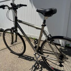 Trek 7100 Men’s Multitrack Road Bike. Hunter Green and Silver