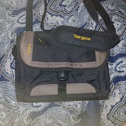 Tragus Black /Grey tablet carrying case