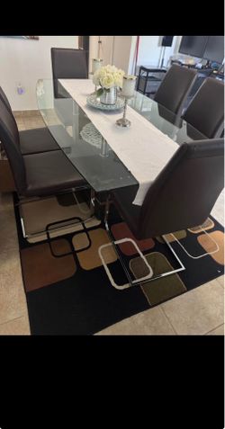 Dining set with rug included