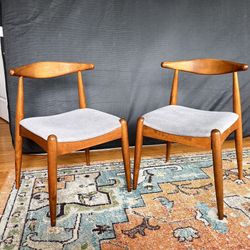 Wishbone Dining Chairs (Walnut) (2)