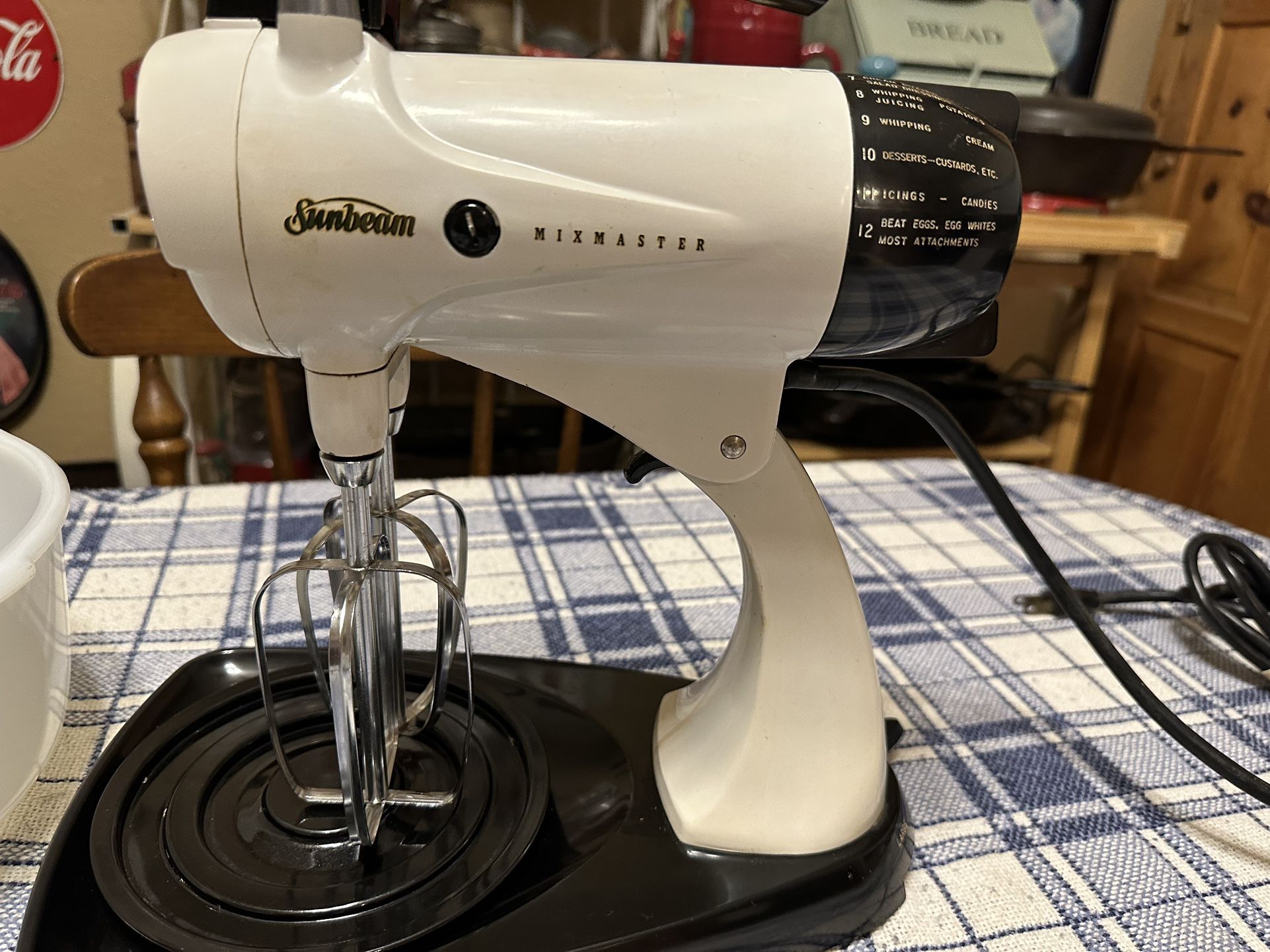 1960s Vintage Sunbeam Mixmaster Vista Stand Mixer Model V-14 w/ Glasbake  Bowls and Beaters for Sale in Skokie, IL - OfferUp