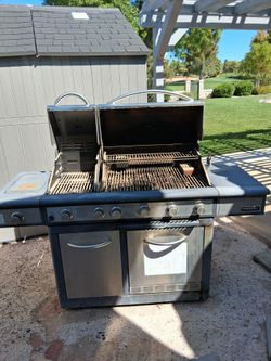 BBQ grill  used  but great condition