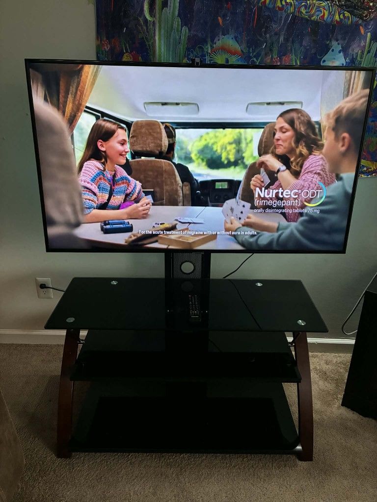 “Samsung 50” 4K Smart TV + Glass Stand – Works Perfectly