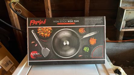 Nonstick wok pan