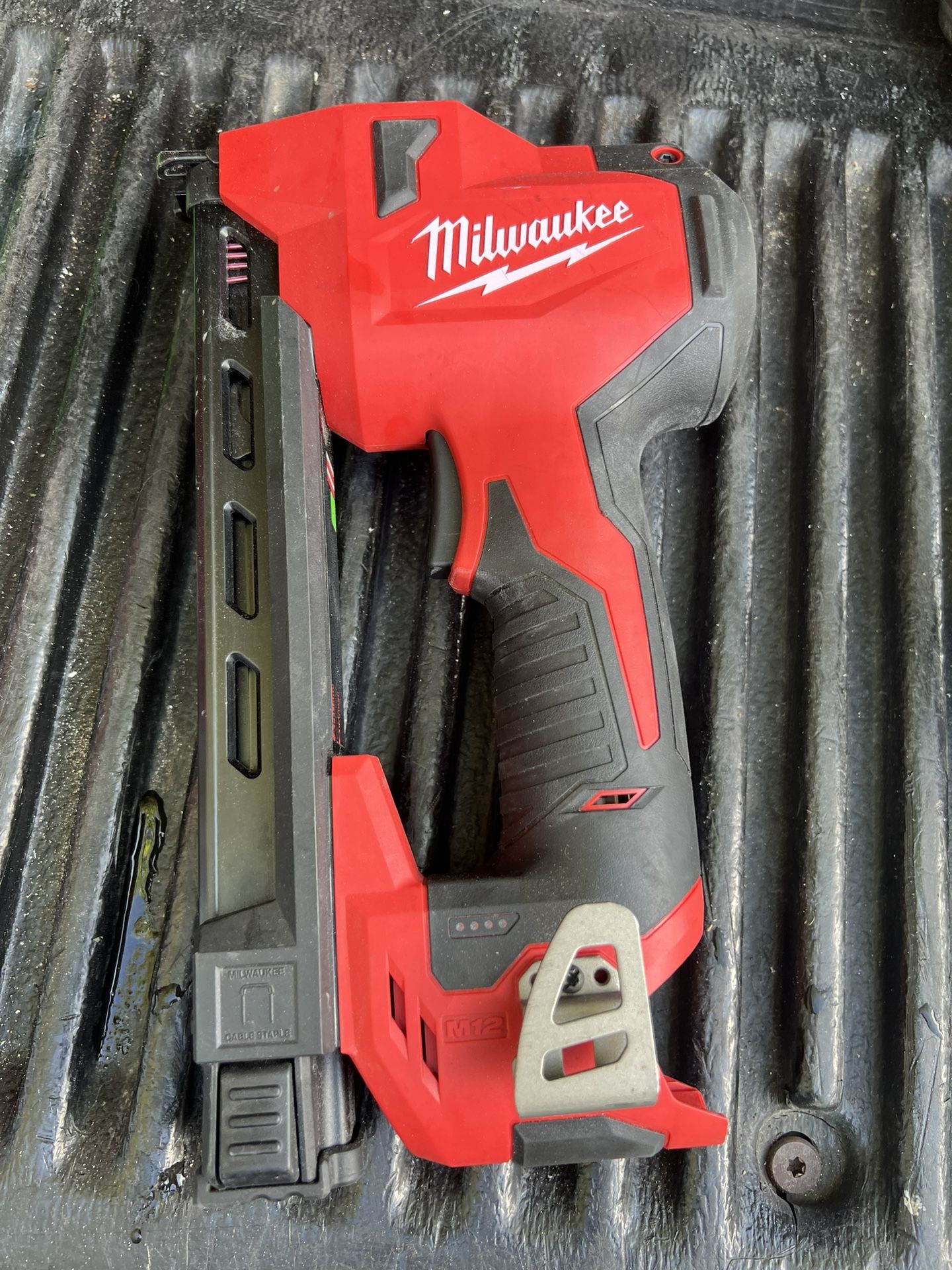 Milwaukee M12 Cable Stapler TOOL ONLY