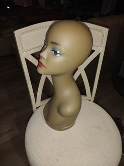 Manniqui For Plastic Eyelash Beauty Salon