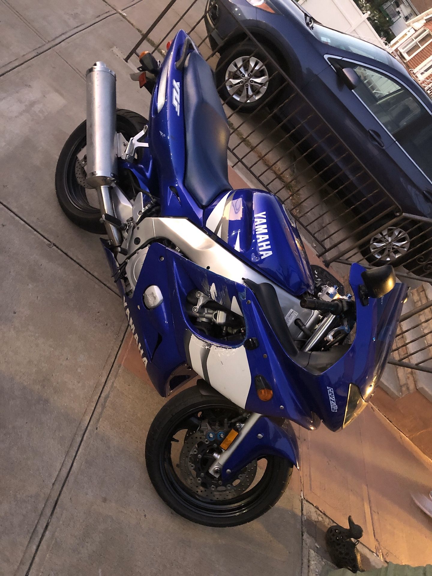 2000 Yamaha YZF 600r — only bout 8500 miles