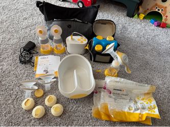 Medela breast pump with accessories