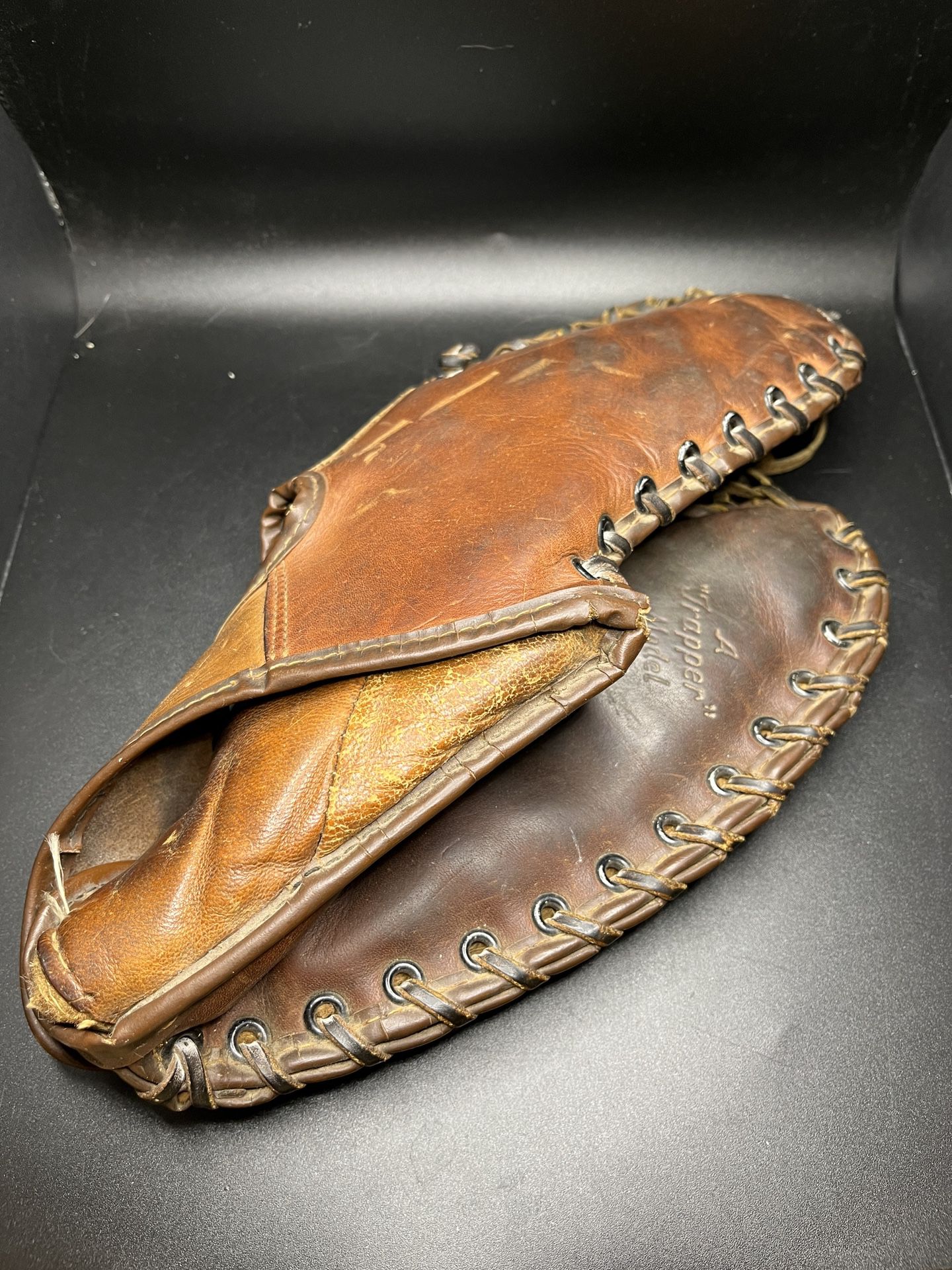Vintage Spalding Trapper Model 1335 Baseball Glove