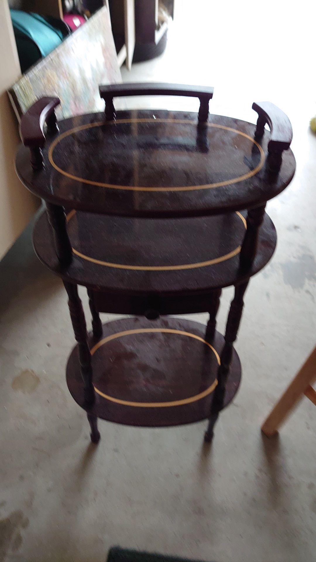 Antique stand Free