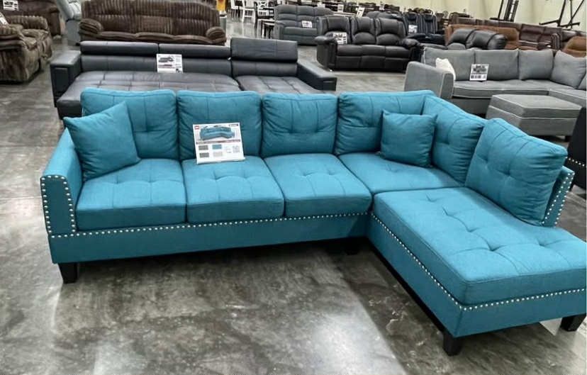 New Sectional Couch / Free Delivery 