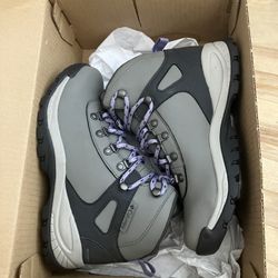 Women’s Columbia Hiking Boots Size 6