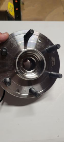 2014----2018 Chevy Silverado ,Tahoe , suburban /GMC Sierra, Yukon, Yukon XL / Cadillac Escalade front wheel hub 4x4