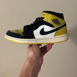 Jordan 1 Mid (SE Mid Yellow Toe)