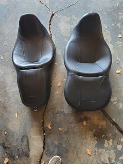 Harley Davidson touring seats (Stock)
