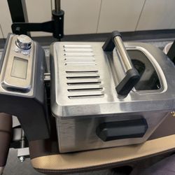 Retails for $200 - Like New - Breville Deep Fryer BDF500XL