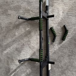 Pull up bar comes as pictured