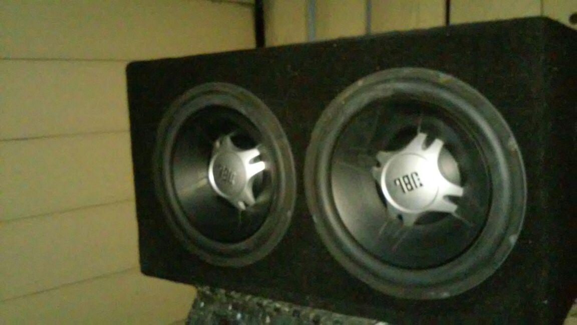 Jbl 12in subs and jbl gto 7001 amp
