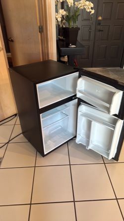Mini fridge