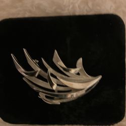 Vintage  Silver Brooch (Trifari )