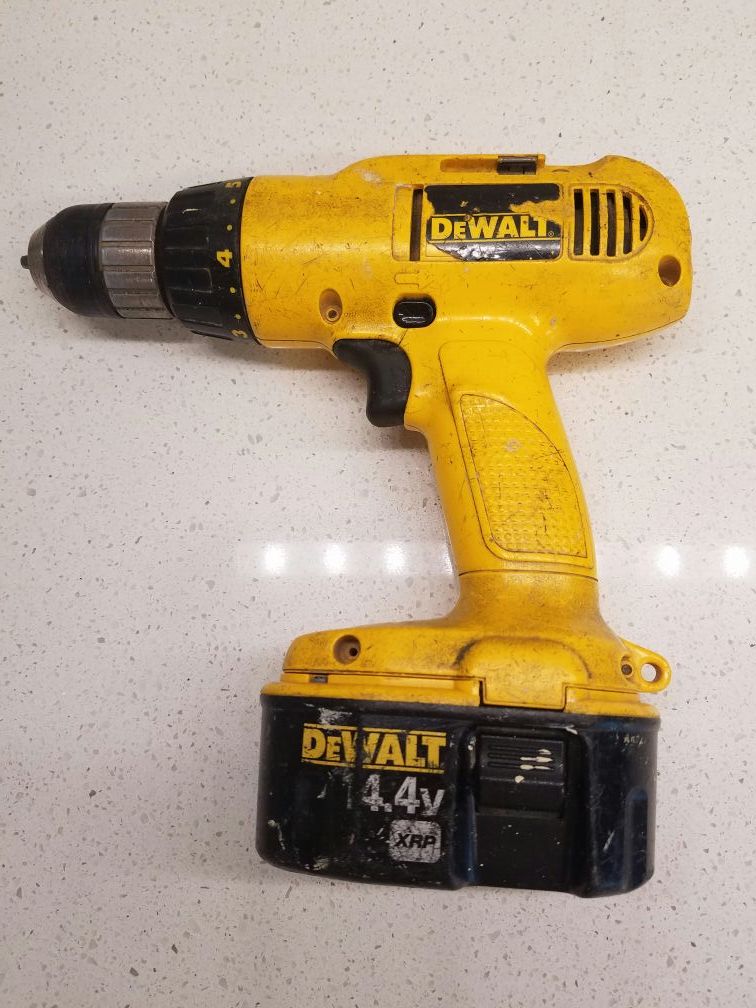 Dewalt cordless drill 14.4v with battery